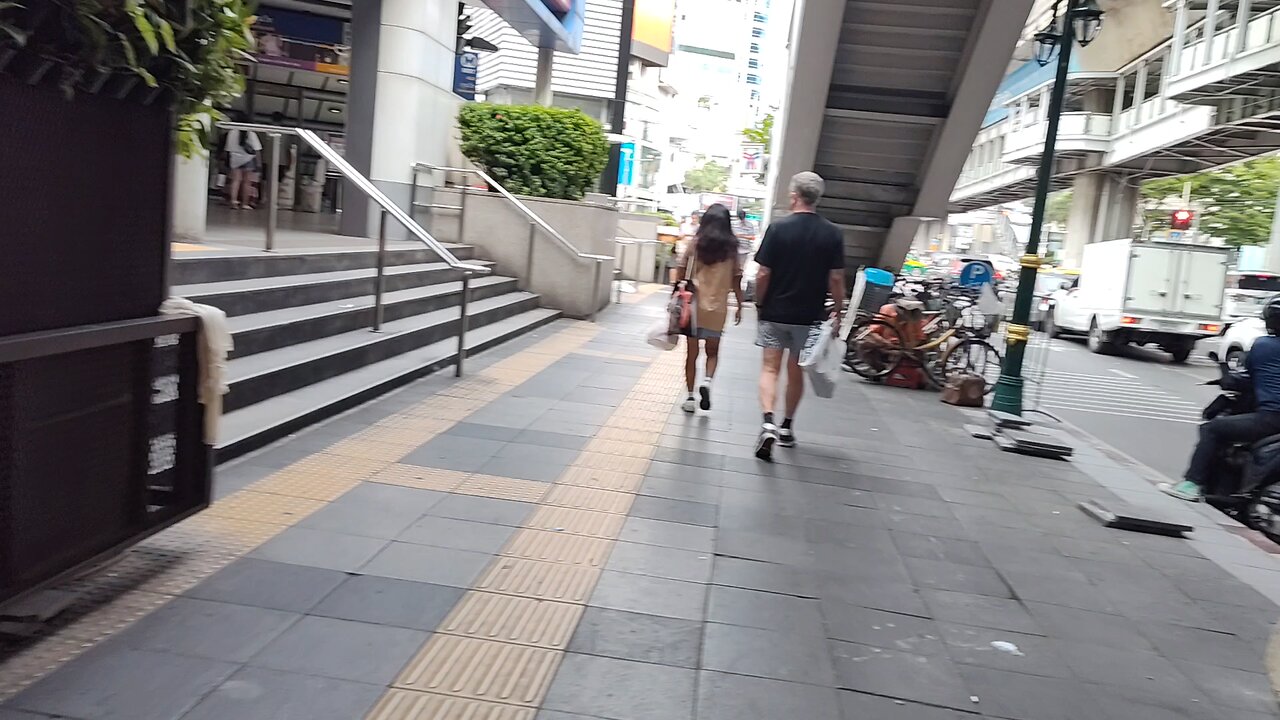 Bangkok! Downtown stroll...