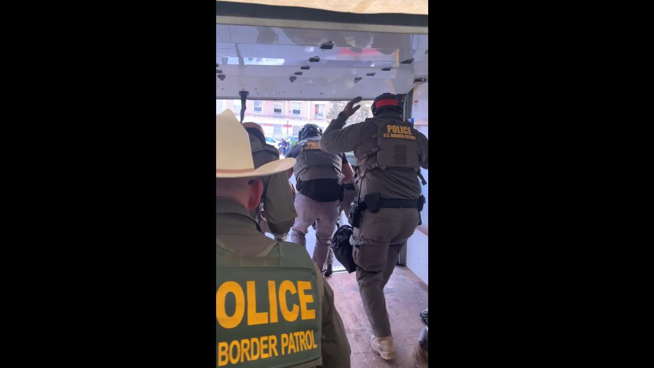 💥HUGE group of Border Patrol agents just pulled up to LA Home Depot & JUMPED OUT the back of a box truck