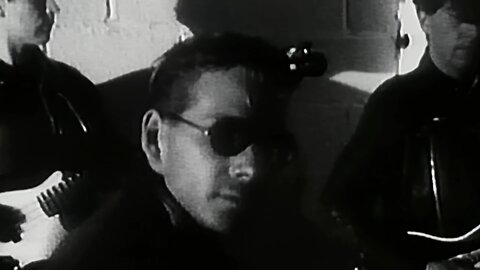 Echo and The Bunnymen - Lips Like Sugar (Music Video, 1987) / Sideways Eight (2005)