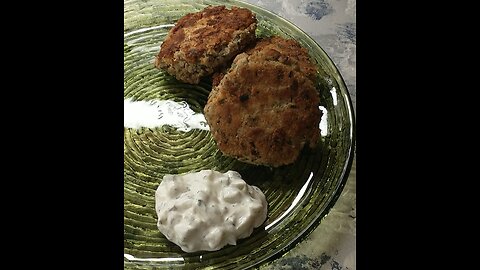 KETO SALMON PATTIES WITH TARTER SAUCE