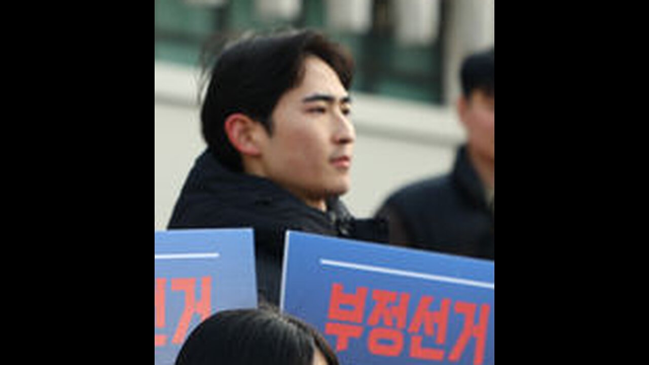Introducing South Korean college students fighting for true liberal democracy!