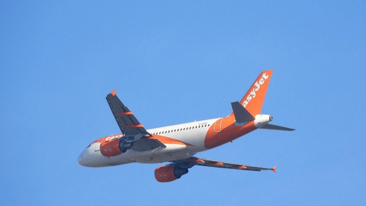 19.Mar.2025 - Weather Mod. & easyJet Airbus A319 (G-EZAX) on Crew Training