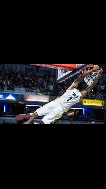 The bounce pass oop from Tyrese haliburton to Obitoppin_1 🤯