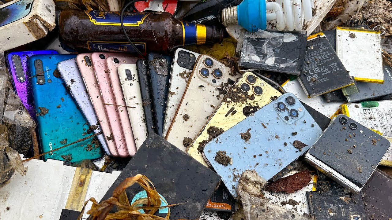 Great Day😱😍 ! i Found iPhone 12 -13- 14...& A lots of Broken Phones || Restore Galaxy A21s Cracked