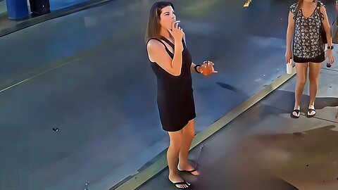 Candid Sexy Smoking Woman 680