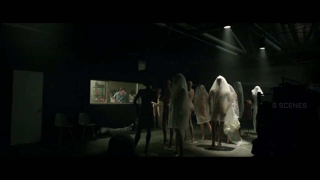 Lights out Movie horror Scene