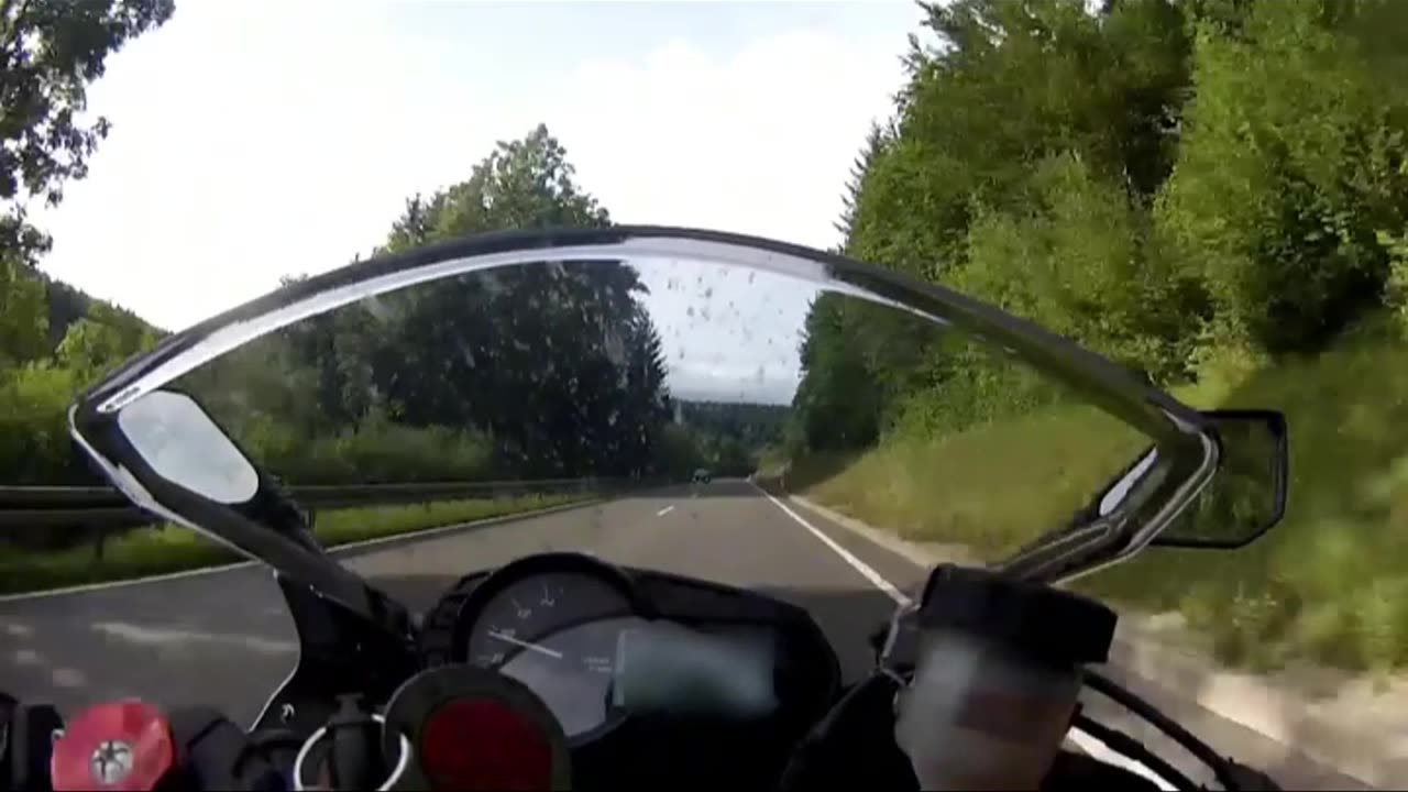 Fast in – fast out. Corner control 🏍️