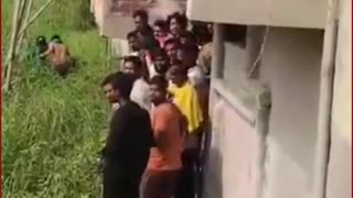 Commando-Style Escape! Men and Women Flee Bihar Hotel During Police Raid