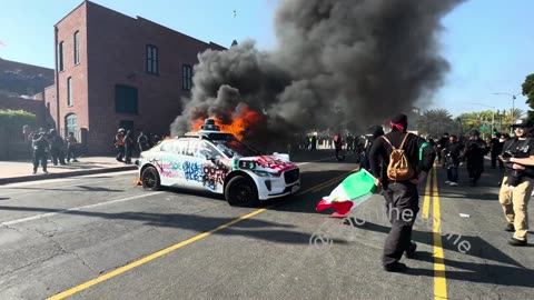 LA RIOTS 2025 - Waiving mexican flags , Burning vehicles & violence 🔥🇲🇽🔥🇲🇽🔥