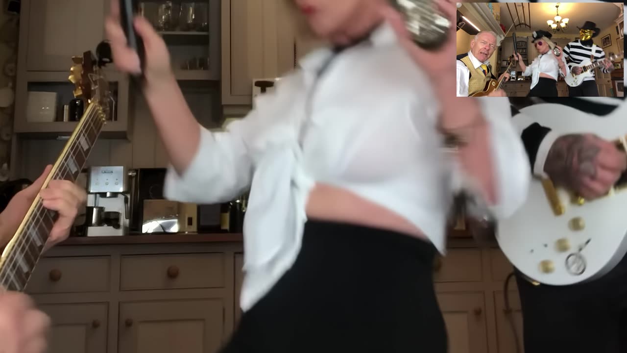 2025 remaster - 20210411 Toyah & Robert's Sunday Lunch - Breaking The Law [IzIz8utU1xU] EXP