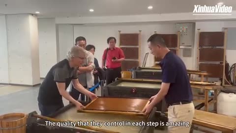 American artists experience art of making Xuan paper in E China