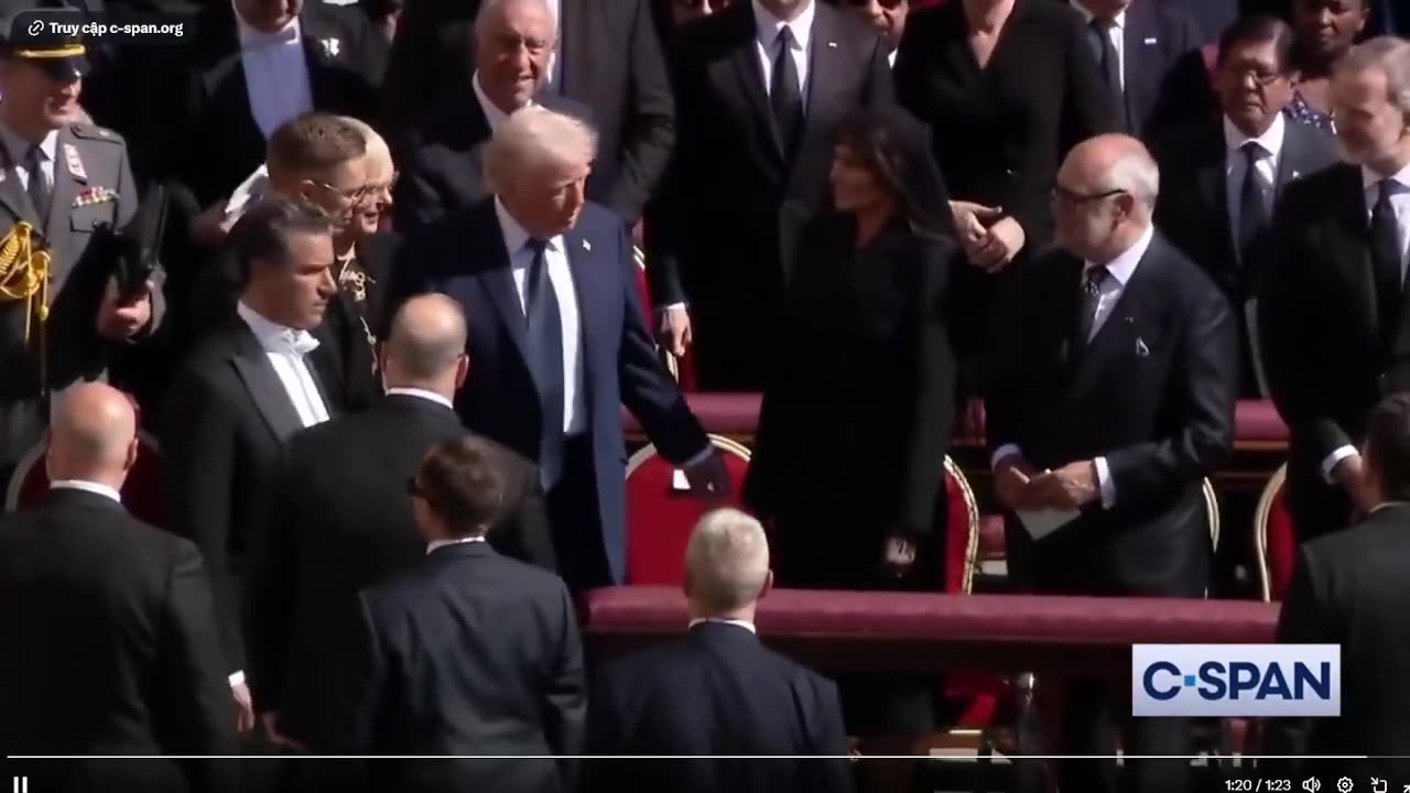 Tổng thống Trump tại tang lễ của Giáo hoàng Francis.