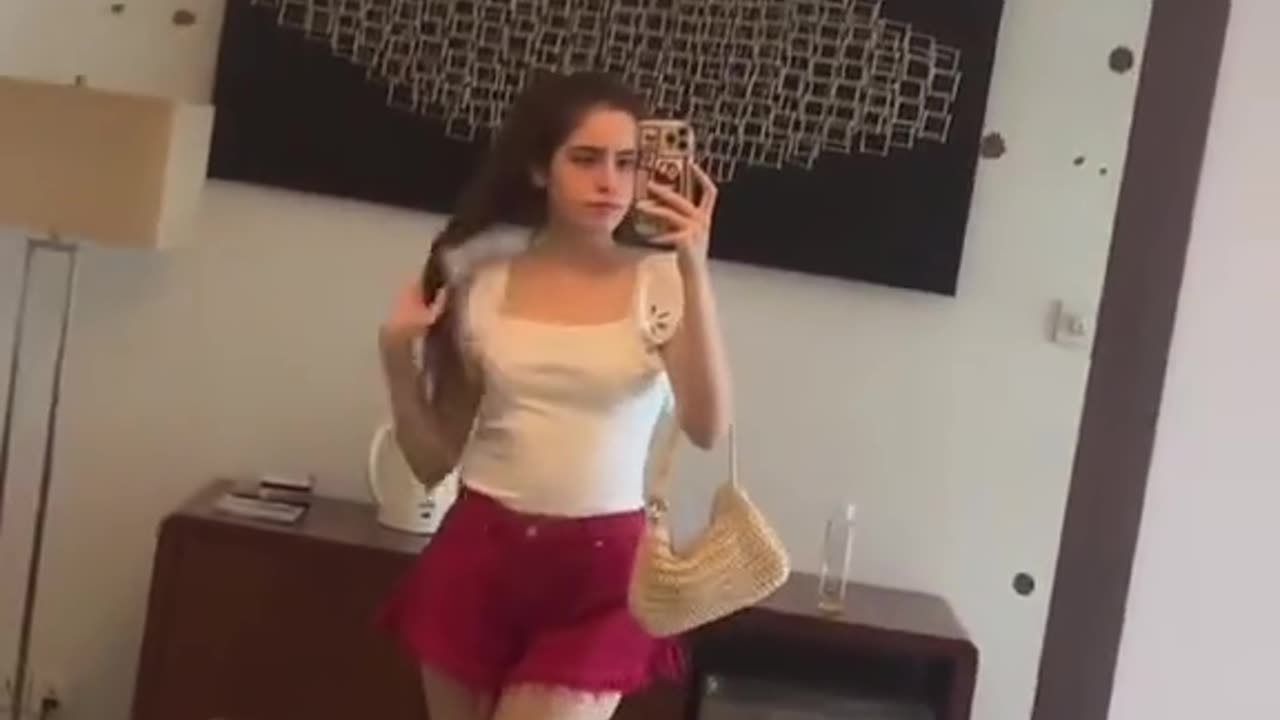 في البيت وحدي