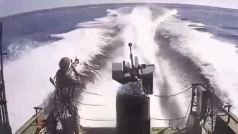 🚤 The video from enemy resources shows the occupiers fighting off naval drone