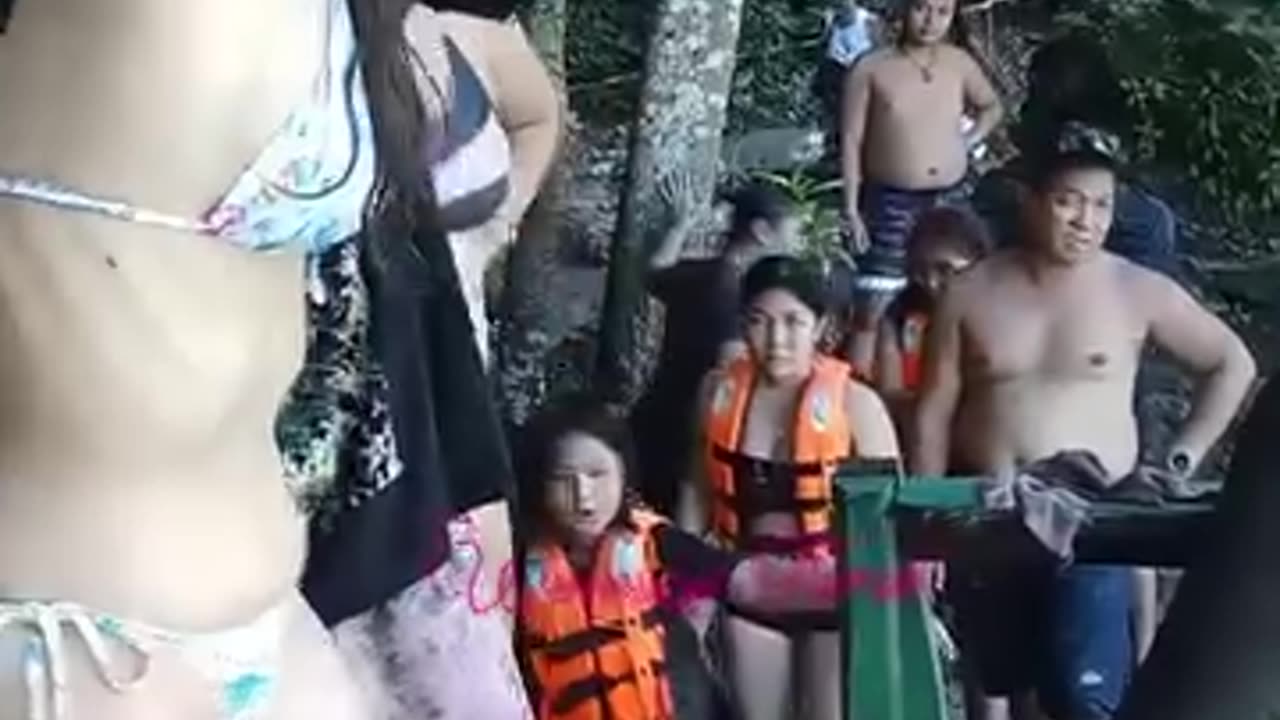 Sexy lady Swing and Jump 1
