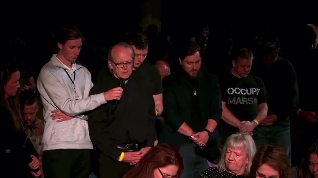 Pastor, Thousands Of Patriots Pray Over Elon Musk In Wisconsin (VIDEO)
