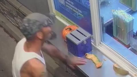 Repeat Criminal Breaks Window with Knife, Gets Jailed, Is Released and Arrested Again 4 Hours Later