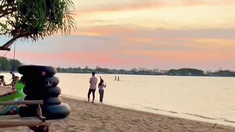 Beach Bites: A Perfect Meal by the Sea"