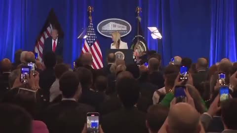 🚨President Trump receives a ROARING Standing Ovation at the DOJ. | Pam Bondi