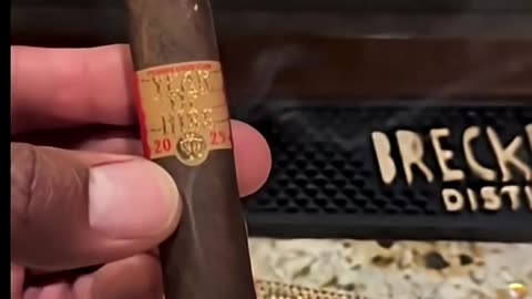Year of the Hiss ( LCA Privada Club) 6x54 Box Press Toro #CigarOfTheDay #Short #Shorts #Review