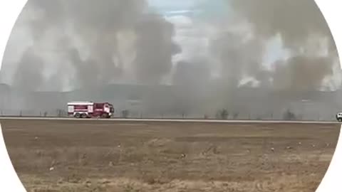 🔥A grass fire has ignited at an airfield in Chita, Russia, posing a threat to aircraft.
