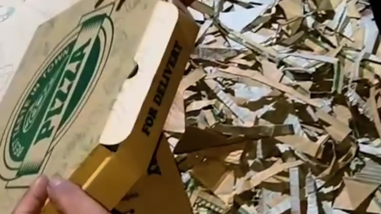 Workers Make Pizza Boxes From Cardboard With This Machine
