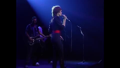 Pat Benatar - Promises In The Dark (Live) (Official Music Video) (480p)