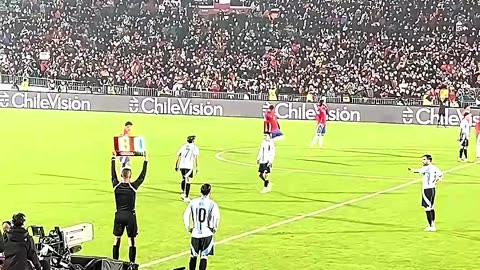 🇨🇱🔥 "¡GARECA EN LA MIRA! LA ROJA CAE ANTE ARGENTINA Y LA HINCHADA SILBA A MESSI AL ENTRAR" 🔥🇦🇷