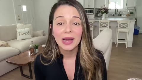 Do the Vaccines actually contain AIDS, she makes some good points