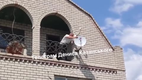 📡🇷🇺 Ukraine Russia War | Authorities Replace Satellite TV Kits in Kherson to Censor Media | RCF