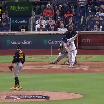 MLB - Paul Skenes gets out of trouble by striking out Juan Soto and Pete Alonso 😤