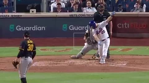 MLB - Paul Skenes gets out of trouble by striking out Juan Soto and Pete Alonso 😤
