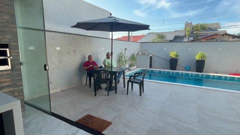 Linda casa com piscina imperdível bem perto da praia R$ 750 mil