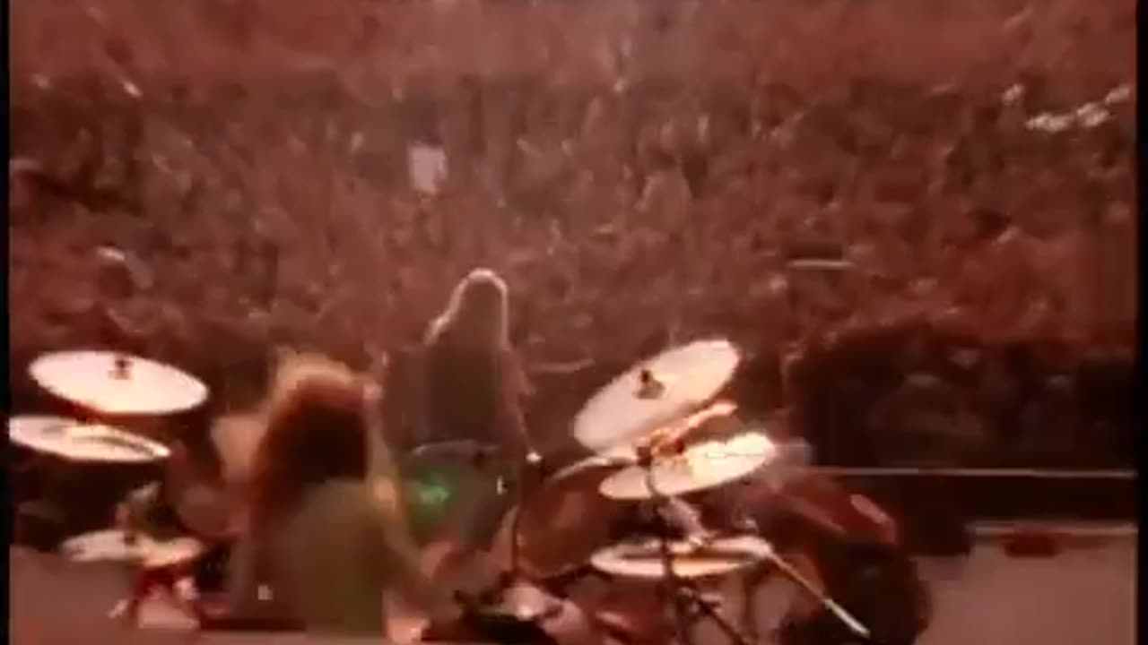 🤘🔥 Metallica's Epic 1991 Moscow Performance! | FeedMyCuriosity
