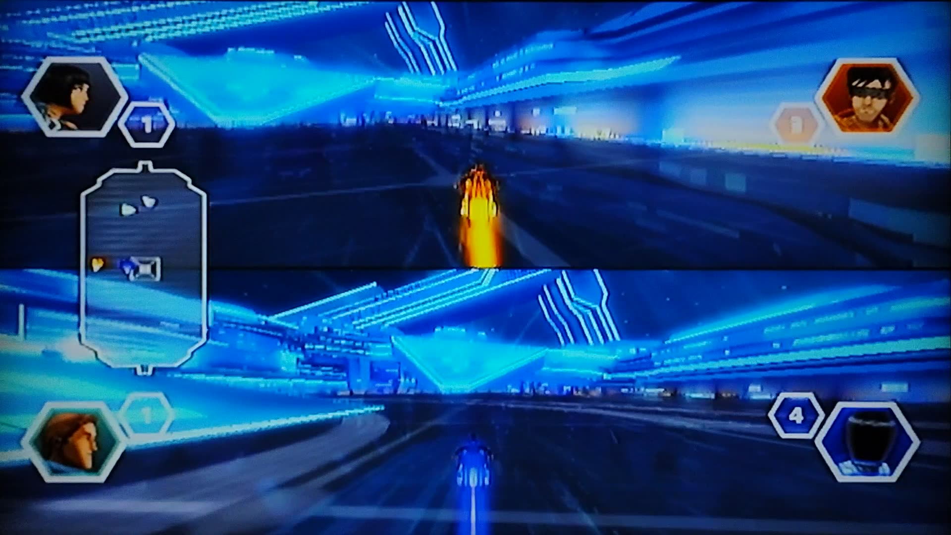 Tron Evolution: Battle Grids G29, 2P local split screen 2/4PFFA, Light Cycle Battle on Alpha Grid.