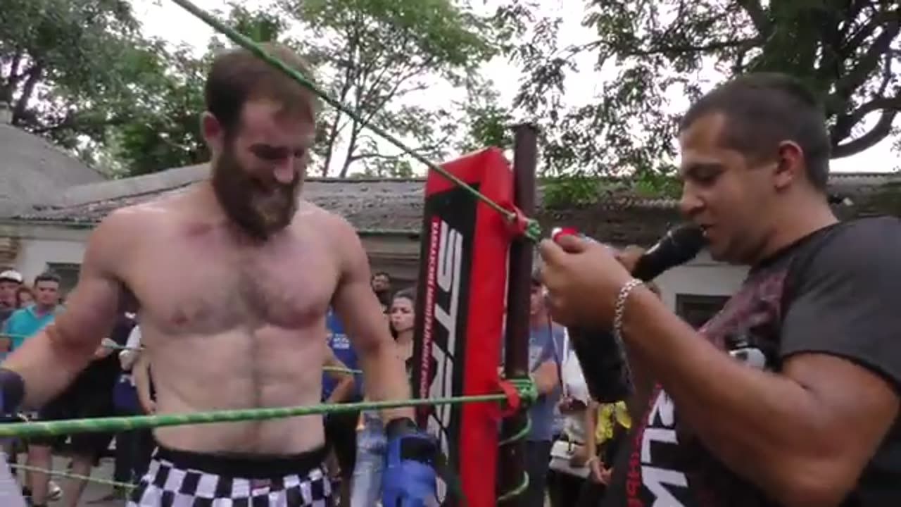 CHESS PLAYER BJJ vs MMA Fighter !!