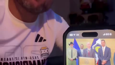 Robinson-A Changed His Clothes on the Roof, Robinson-B was alredy Changed When He Climbed the Stairs