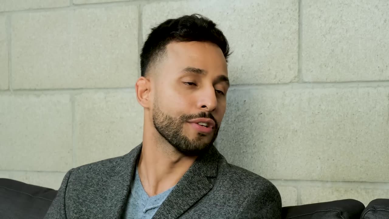 Hanging Out with Rich Friends | Anwar Jibawi