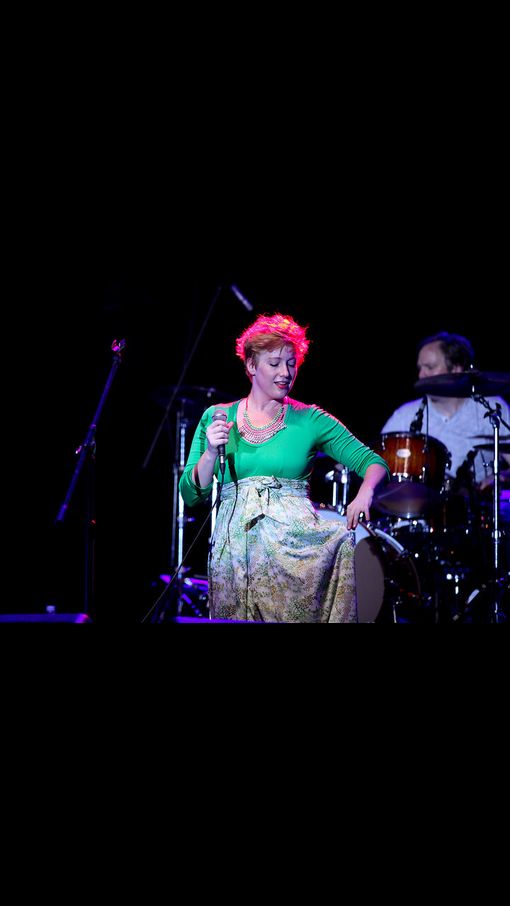 KISS ME ~ SIXPENCE NONE THE RICHER