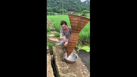 Lady Fish Catcher new trick #trending #fish #foryou