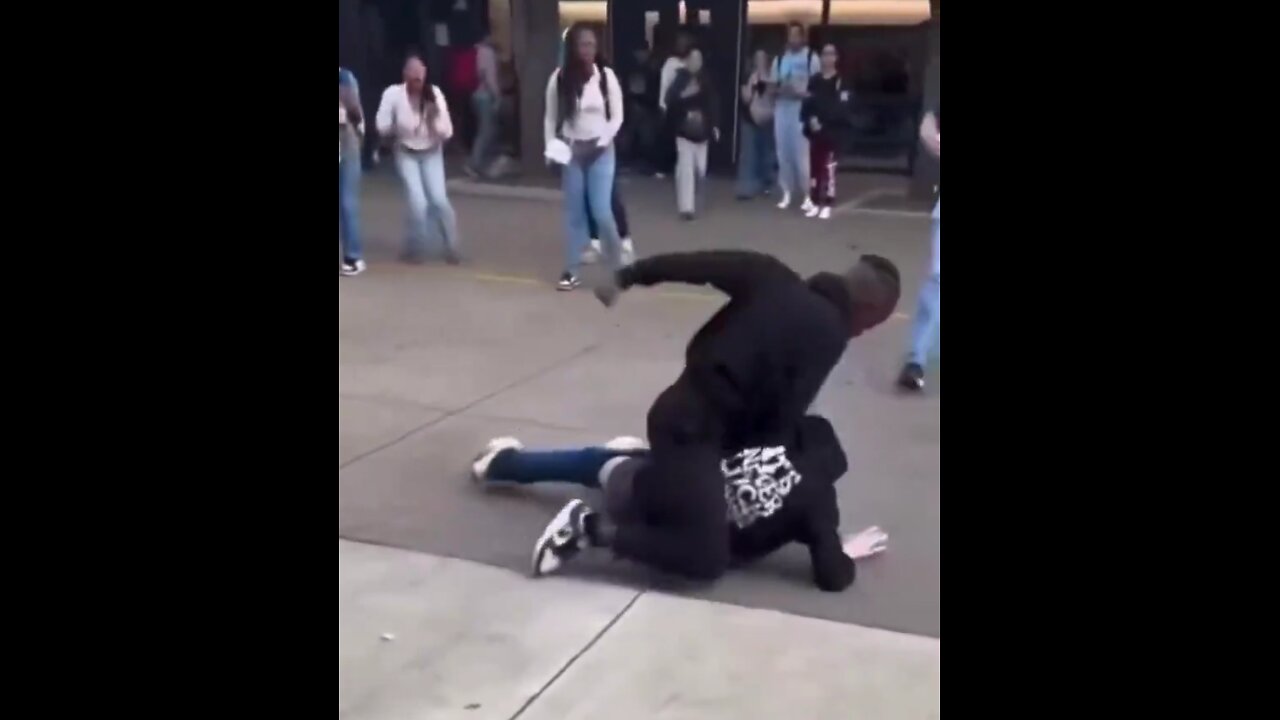 100 students let a fight happen and a teacher doesn’t put his coffee down to break up a fight 😮