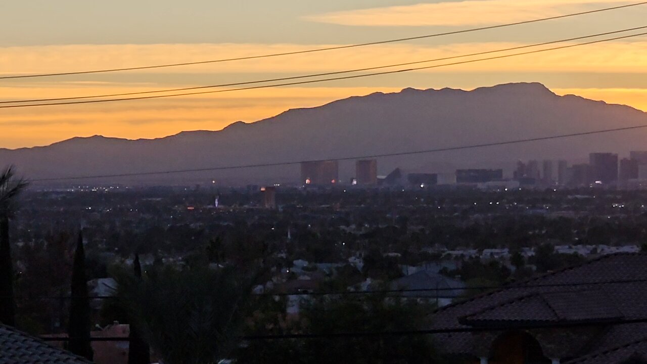 Did you SEE tonight's Las Vegas sunset? Check THIS out! 11.10.2025 #follow #lasvegas #travel #gaming