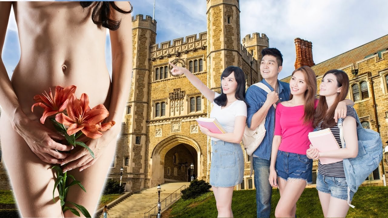 Tradita dal toyboy, 40enne per vendetta gira NUDA nel suo campus universitario