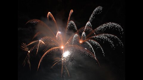 Magnificent fireworks clip.