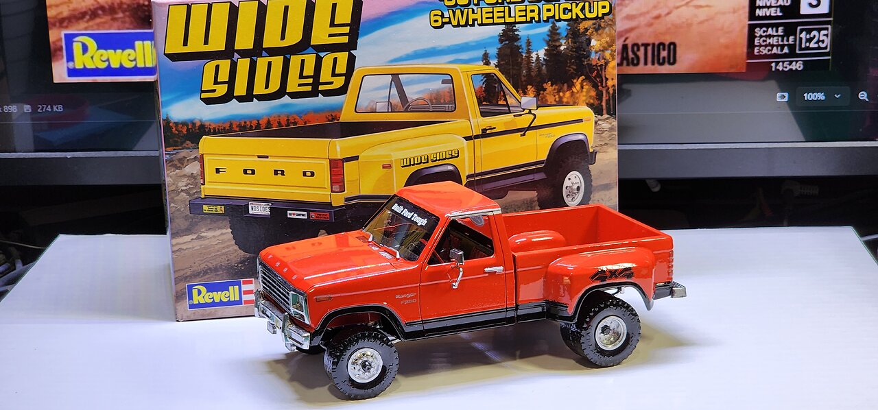 Wide Sides Ford Dually (1:25 Scale)