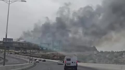 Fire in the Jerusalem Hills: Firefighters and aircraft are working at the scene