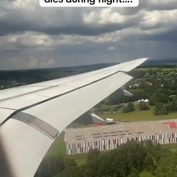 HustleBitch - 🚨 CHILLING AUDIO： AMERICAN AIRLINES CAPTAIN DIES MID-FLIGHT Radio tr...