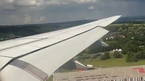 HustleBitch - 🚨 CHILLING AUDIO： AMERICAN AIRLINES CAPTAIN DIES MID-FLIGHT Radio tr...