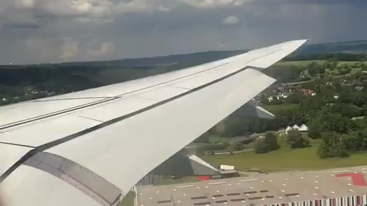 HustleBitch - 🚨 CHILLING AUDIO: AMERICAN AIRLINES CAPTAIN DIES MID-FLIGHT Radio tr...