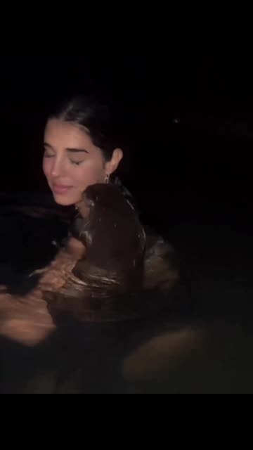 Teaching the little one to swim 😍